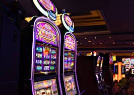 uuu888 Sportsbook APP မိုဘိုင်းဖုန်းဖြင့် Live Bet ချနေသောမြင်ကွင်း